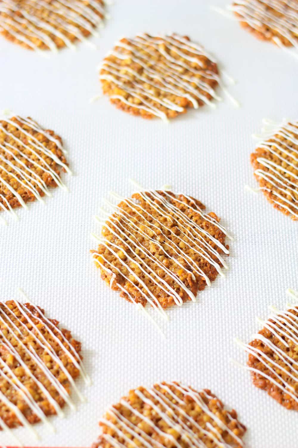 Florentine Cookies are the perfect delicate balance of crunchy sweetness that melts in your mouth. This simple recipe will become a favorite. #Florentinecookies #lacecookies #almondcookies #thincooking #Florentines