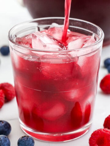 Kompot being poured into a glass.