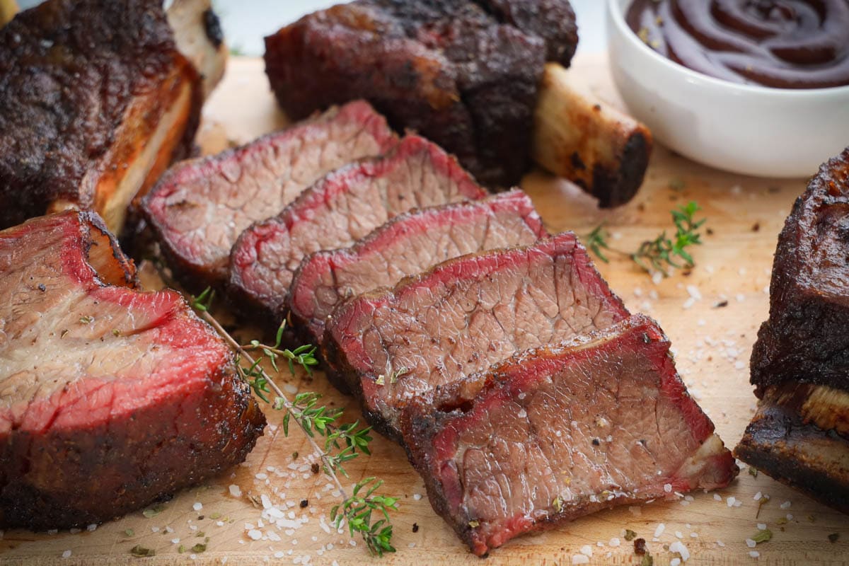 Sliced Smoked Beef Short Ribs.